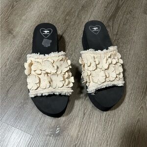 Rocket Dog Black and Cream Floral Sandals